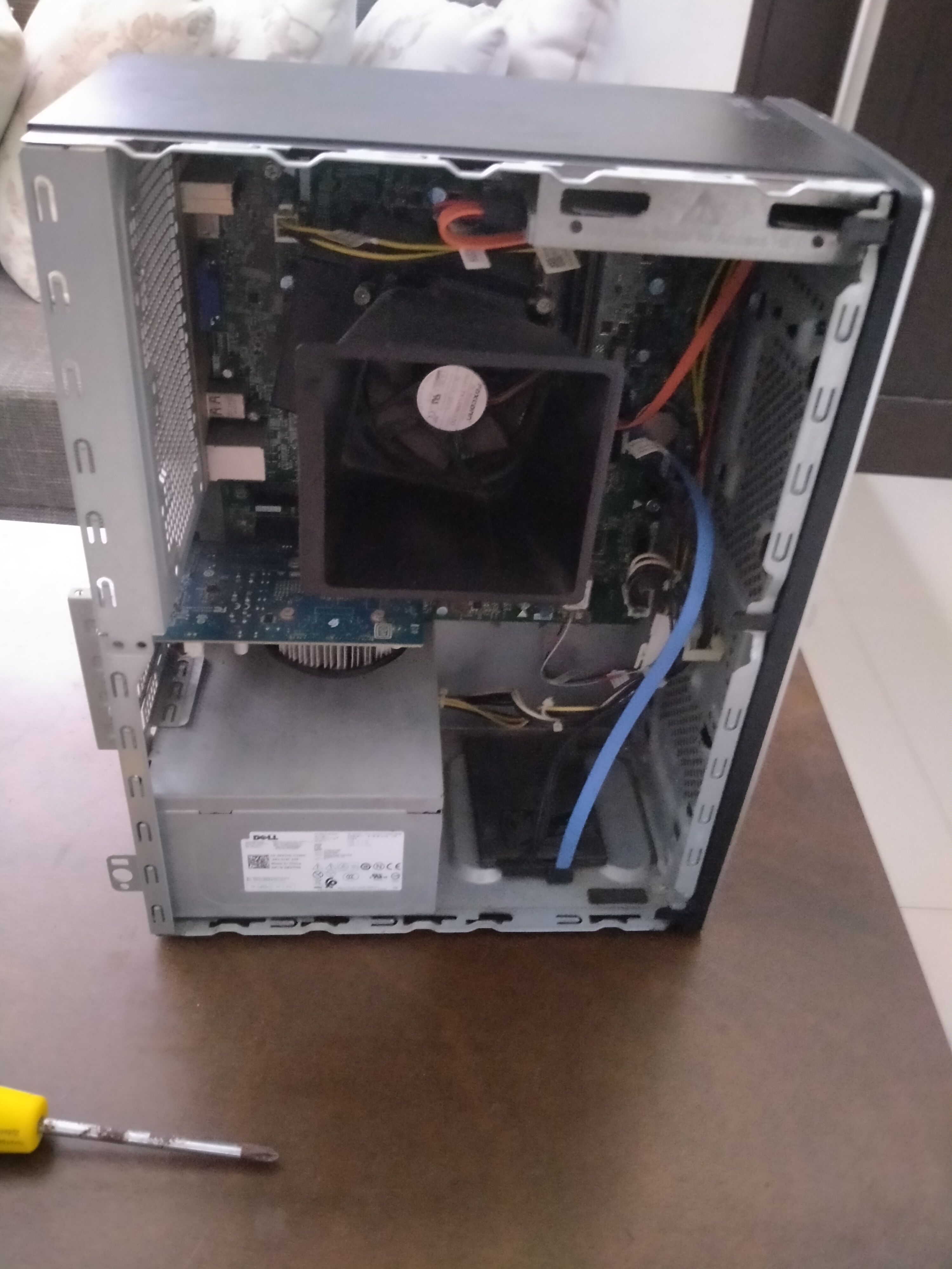 IMAGE OF DELL INSPIRON 3671 WITHOUT THE COVER