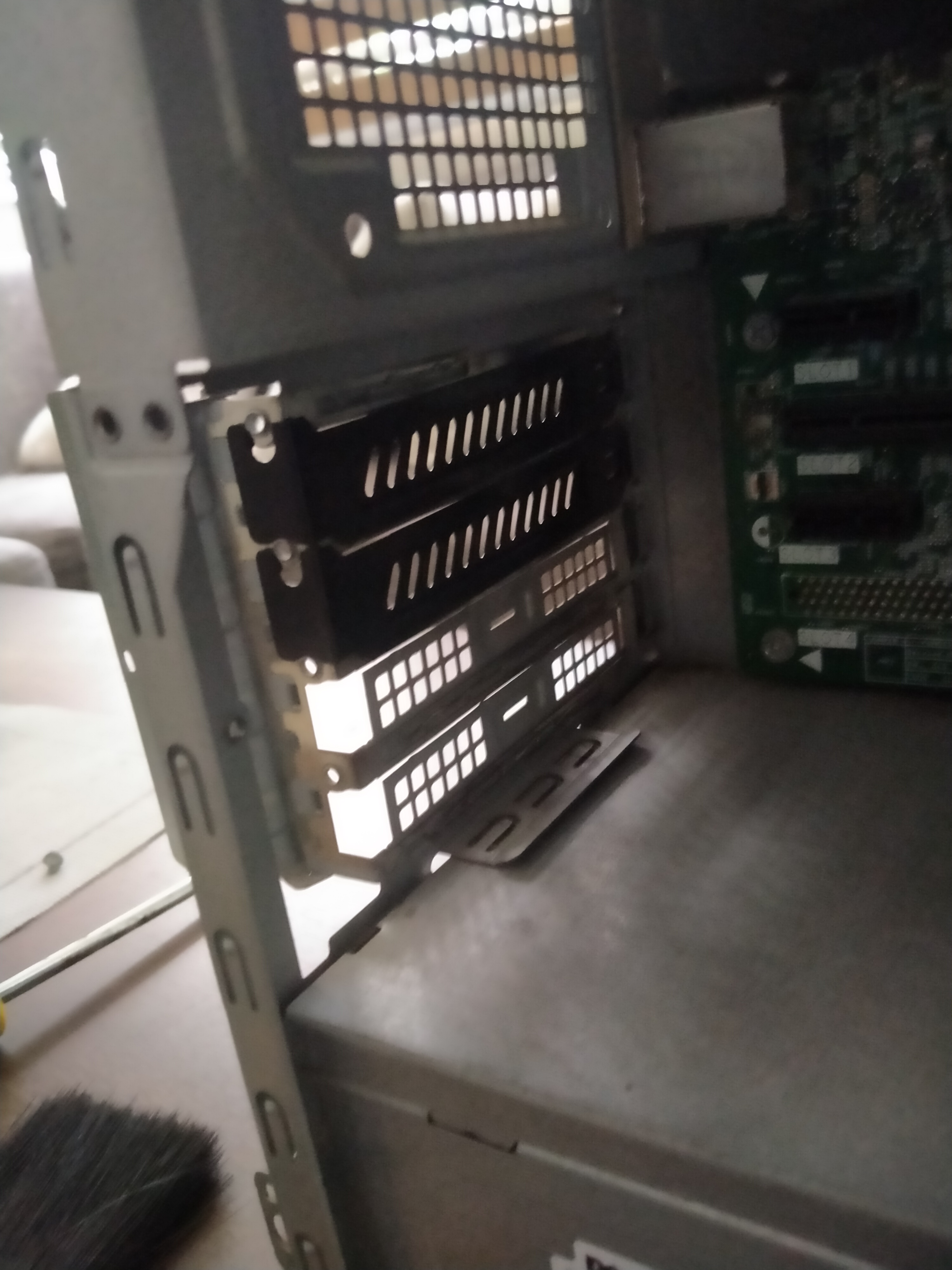 IMAGE OF DELL INSPIRON 3671 WITH PCIE SLOT COVERS ONE AND TWO